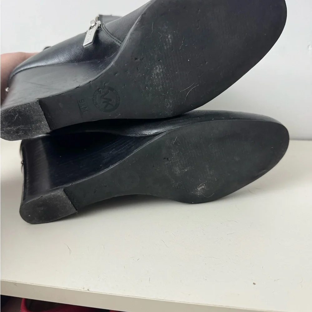 Michael Kors Black Leather Wedge Ankle Boots Zip Side — Women’s Size 9.5 - Picture 4 of 4